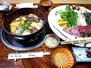 吉野鍋（1人前3.200円　要予約）